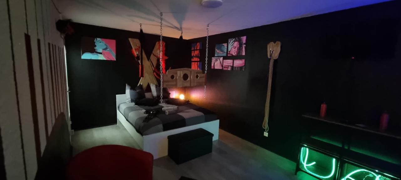Le Coin Des Desirs Bdsm Apartment Страсбург Екстериор снимка
